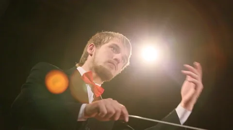 The conductor manages dirigirnos wand Video stock 45174587