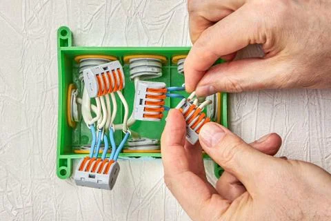Conductor splicing connectors type of push lever. Fotos de archivo