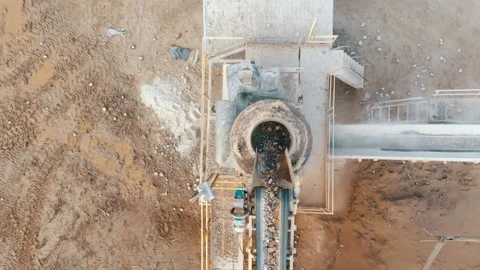 Cone type rock crusher. Crushing plant in stone quarry top view. Industrial Vidéo 237265134