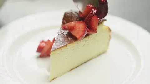 Confectioner decorates classic Basque cheesecake with strawberries. Stock Footage 151688950