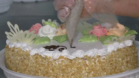 Confectioner decorates cream cake Stock-Footage 73697535