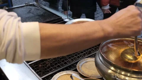 Confectioner making pancakes Stock Footage 170658977