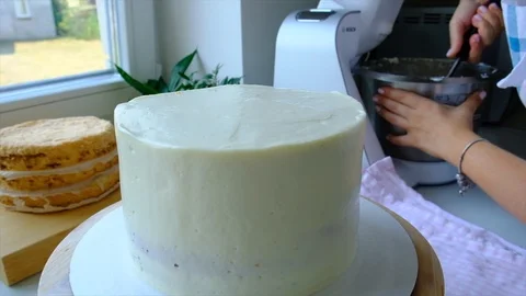 A confectioner prepares a cream cake. Stock Footage 113014020