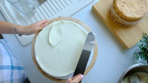 A confectioner prepares a cream cake. Video stock 113014242