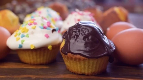 The confectioner prepares Easter cakes and Stock Footage 86660181