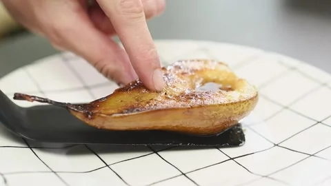 Confectioner serving maple glazed pear in a plate. Video stock 159805991