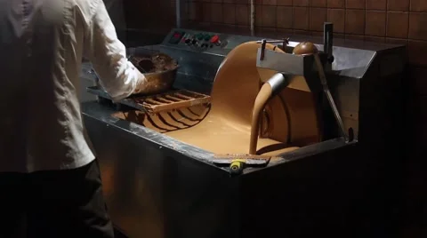 Confectioner working for the chocolate machine Stockbeeldmateriaal 63167109