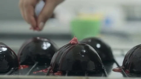 Confectionery and sweets cakes making Stockbeeldmateriaal 71409155