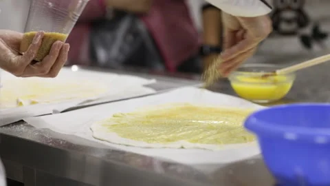 Confectionery master class. The pastry chef teaches girls how to bake. Video stock 121035375