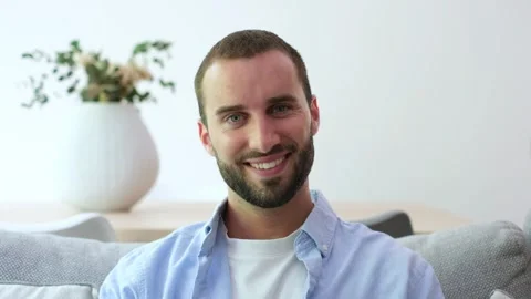 Confident bearded man smiling at camera at home Vidéo 335588182