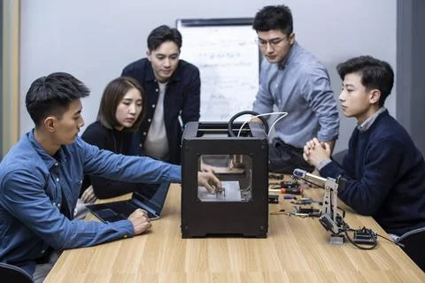  Confident Chinese designers using a 3D printer Beijing China Copyright: x... Foto stock