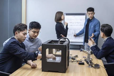  Confident Chinese designers using a 3D printer Beijing China Copyright: x... Foto stock