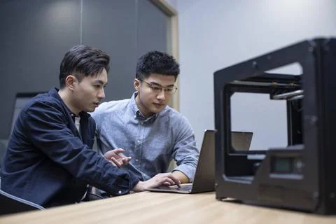  Confident Chinese designers using a 3D printer Beijing China Copyright: x... Foto stock
