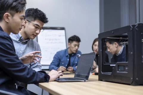  Confident Chinese designers using a 3D printer Beijing China Copyright: x... Foto stock