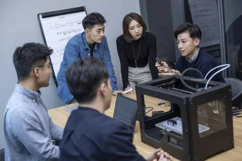  Confident Chinese designers using a 3D printer Beijing China Copyright: x... Foto stock