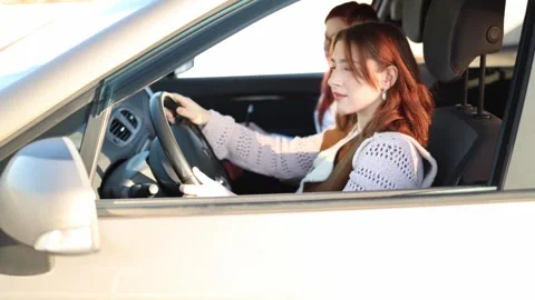 Confident driving lesson with instructor 库存影片 332871899