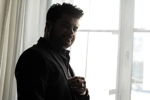 Confident man modeling by a window By Linus Foto stock