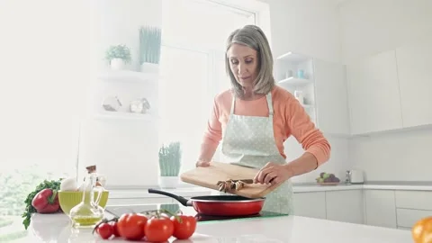 Confident old lady cook lesson tutorial concept hold knife board fry shrooms 스톡 동영상 161798073