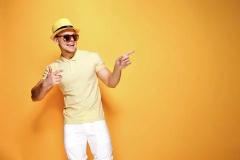 Confident stylish guy pointing side away from camera Foto stock