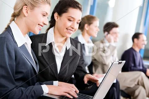 Confident women are working on the background of business people Stock-Fotos