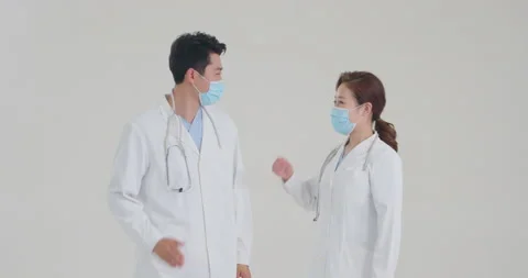 Confident young Chinese doctors doing high five,4K 스톡 동영상 150842076