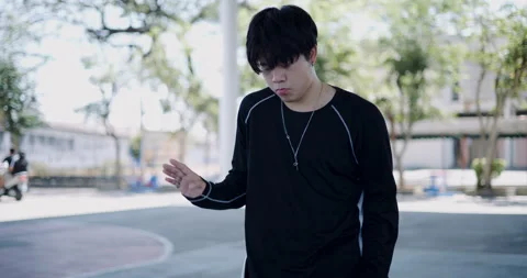 Confident young man practicing freestyle hip hop dance. 스톡 동영상 313171959