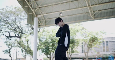 Confident young man practicing freestyle hip hop dance. Video stock 313172855
