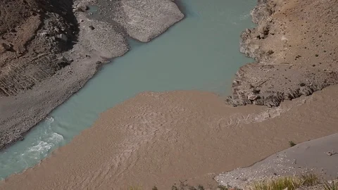 Confluence of two river Closeup Shot 스톡 동영상 121942128