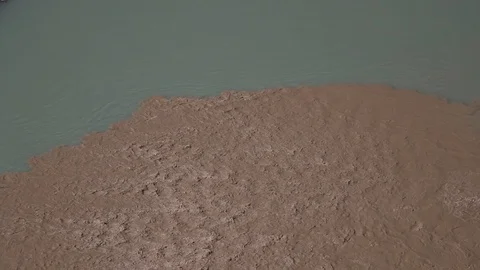 Confluence of two river extreme closeup Shot 스톡 동영상 121942076