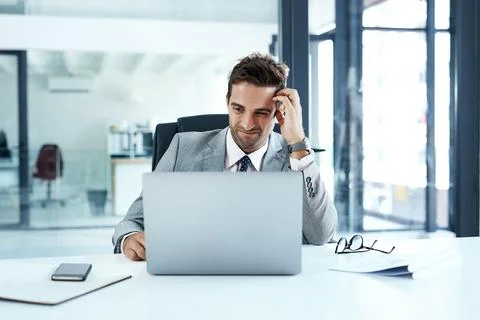 Confused, laptop and problem solving with business man at desk in office for Foto stock
