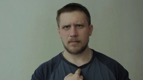 Confused man talking and shaking his head. Video stock 77324938