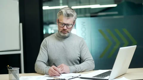 Confused mature gray haired bearded businessman in glasses having difficulty  Stock Footage 232581266