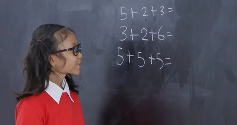 Confused student can not solving a math problem Vídeos de archivo 86993121
