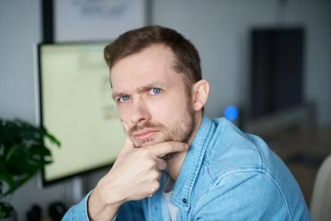 Confusing gesture: IT software engineer or support manager guy looking at camera 스톡 사진