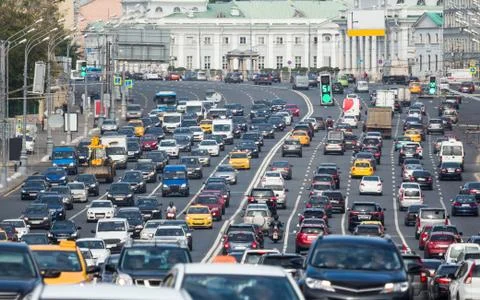 Congested with cars multilane road Foto stock