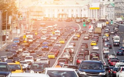 Congested with cars multilane road Foto stock