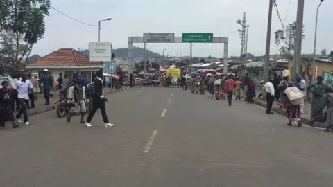 Congo and Rwanda border is a place where trade is intense Video stock 145795146