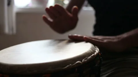 Congo drummer performing Stockbeeldmateriaal 65002831