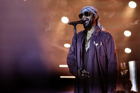 Congolese singer Fally Ipupa performs at a live concert in Nairobi, Kenya - 05 S Stock Photos