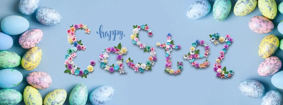 Congratulatory easter background. Easter eggs and flowers. Selective focus. Top Foto stock