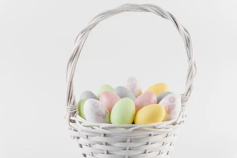 Congratulatory easter background. Easter eggs and flowers. Happy Easter. Stock Photos