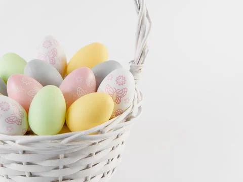 Congratulatory easter background. Easter eggs and flowers. Happy Easter. Stock Photos