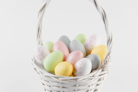 Congratulatory easter background. Easter eggs and flowers. Happy Easter. Stock Photos