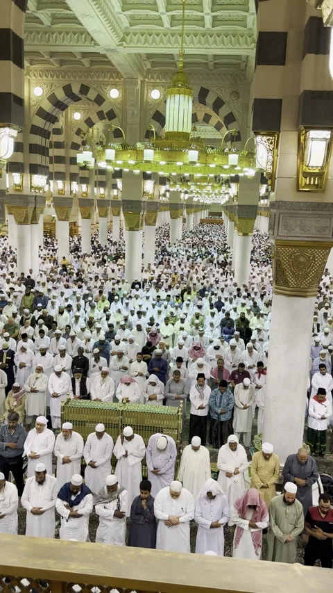 Congregational Prayer Inside the Prophet’s Mosque in Medina Vídeo Stock 322199356
