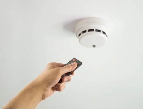 Connect the smoke detector Foto stock