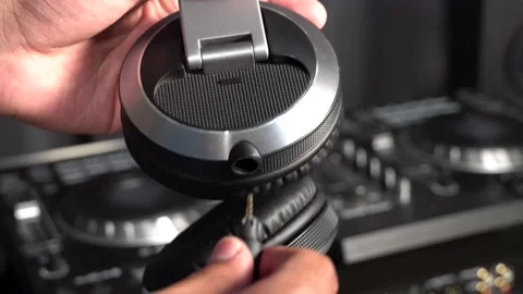 Connecting DJ headphone audio cable Stock Footage 201991212