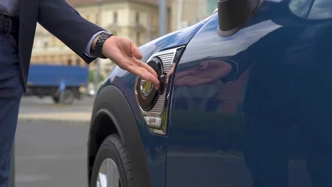 Connecting an electric car to the charging network, stockvideo Vidéo 89850873