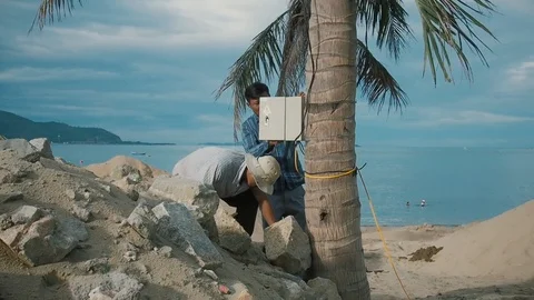 Connecting the electrical network to workers Video stock 90638617