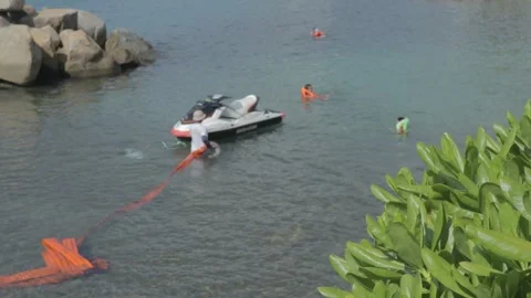 Connecting flightboard to jet ski Stock-Footage 290863587