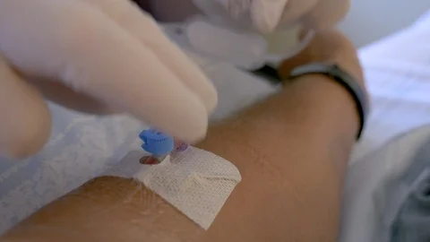 Connecting intravenous drip Stockbeeldmateriaal 91861884